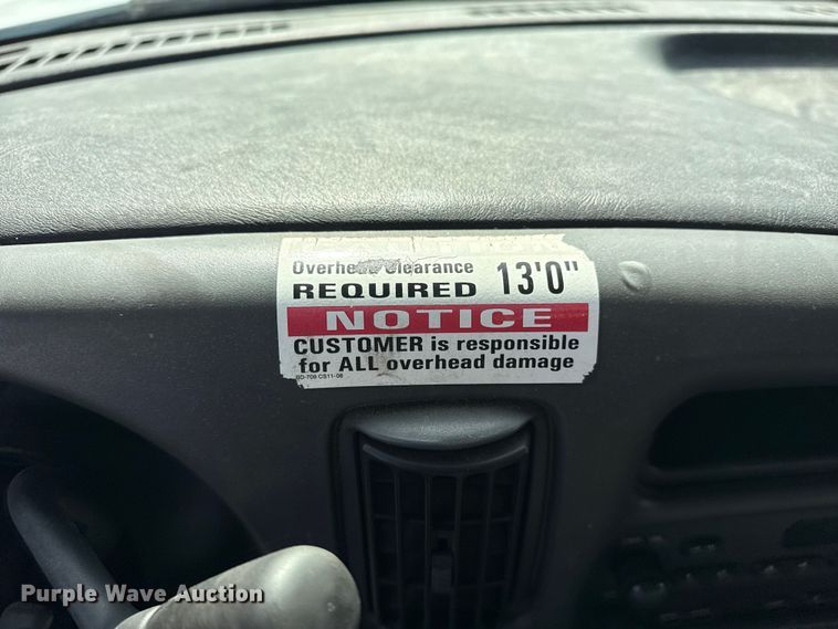 image for item EU4105 2007 GMC C7500 box truck