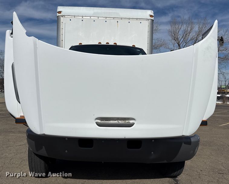 image for item EU4105 2007 GMC C7500 box truck