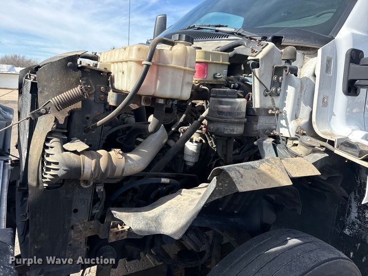 image for item EU4105 2007 GMC C7500 box truck