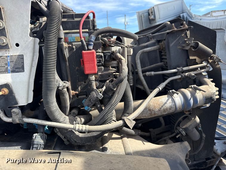 image for item EU4105 2007 GMC C7500 box truck