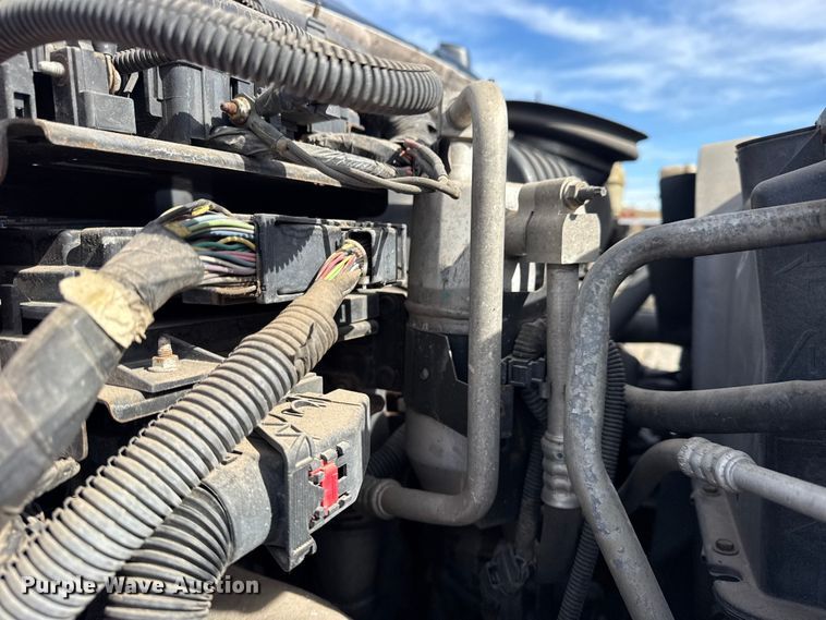 image for item EU4105 2007 GMC C7500 box truck