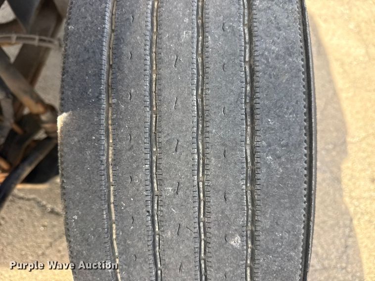 image for item EU4105 2007 GMC C7500 box truck