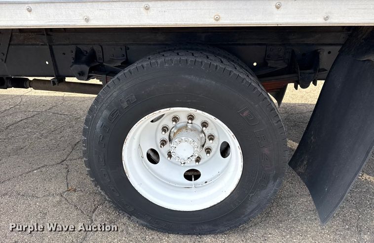 image for item EU4105 2007 GMC C7500 box truck