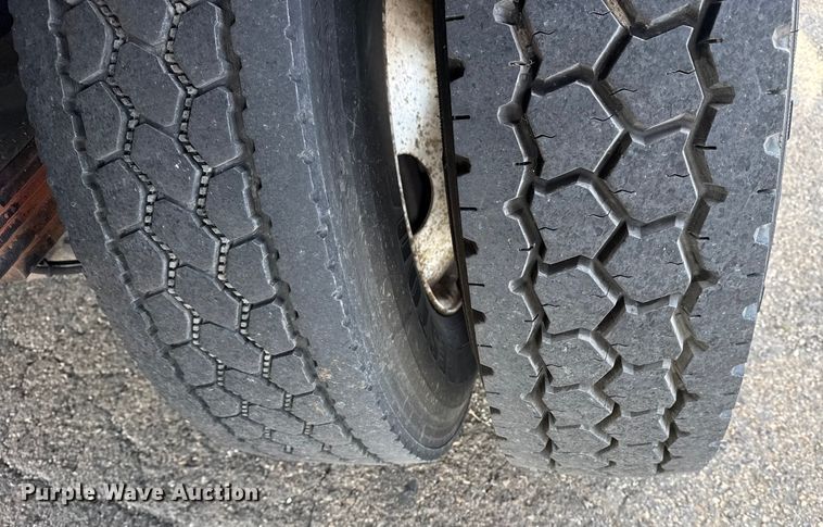 image for item EU4105 2007 GMC C7500 box truck