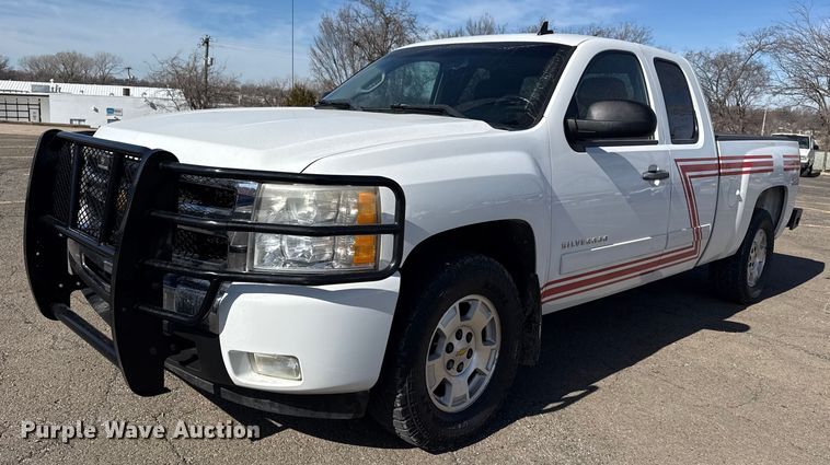 image for item EU4106 2010 Chevrolet Silverado 1500 Ext. Cab pickup truck