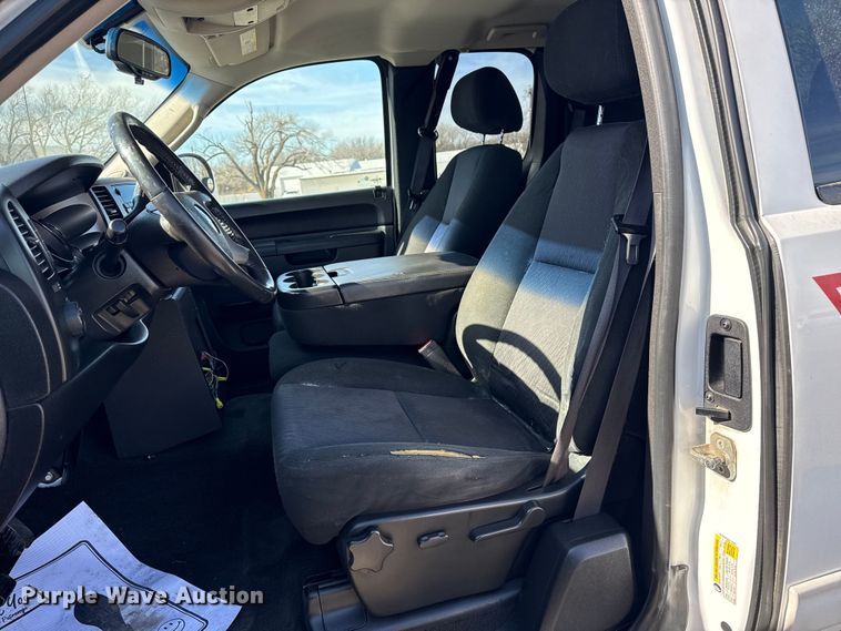 image for item EU4106 2010 Chevrolet Silverado 1500 Ext. Cab pickup truck