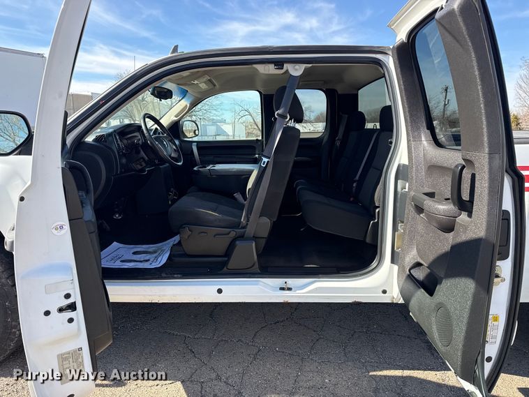 image for item EU4106 2010 Chevrolet Silverado 1500 Ext. Cab pickup truck