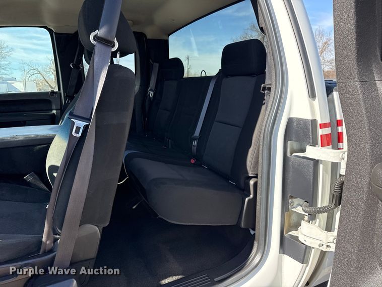 image for item EU4106 2010 Chevrolet Silverado 1500 Ext. Cab pickup truck