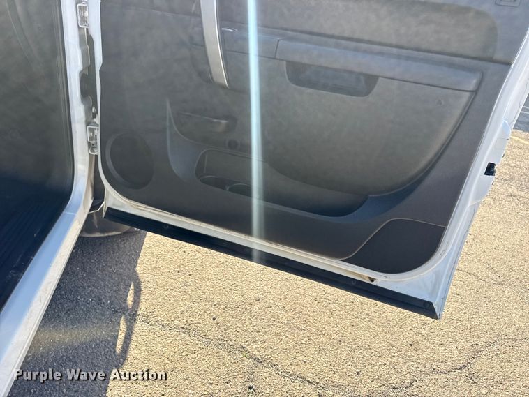 image for item EU4106 2010 Chevrolet Silverado 1500 Ext. Cab pickup truck