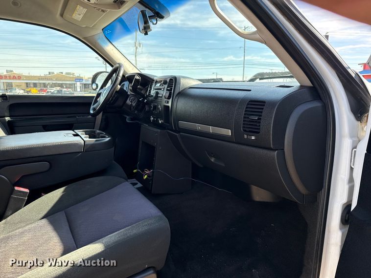 image for item EU4106 2010 Chevrolet Silverado 1500 Ext. Cab pickup truck