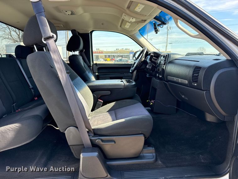 image for item EU4106 2010 Chevrolet Silverado 1500 Ext. Cab pickup truck