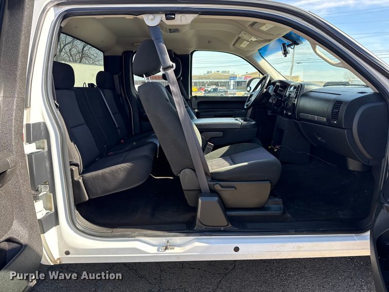 image for item EU4106 2010 Chevrolet Silverado 1500 Ext. Cab pickup truck