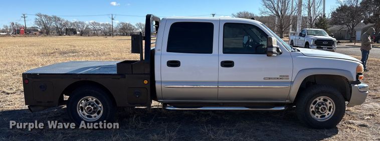 image for item EU4844 2005 GMC Sierra Crew Cab flatbed pickup truck