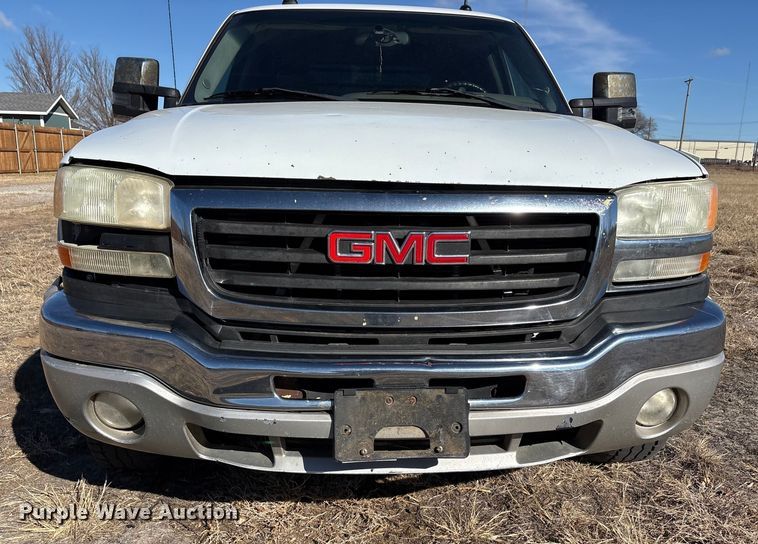 image for item EU4844 2005 GMC Sierra Crew Cab flatbed pickup truck