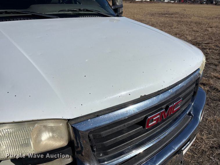 image for item EU4844 2005 GMC Sierra Crew Cab flatbed pickup truck