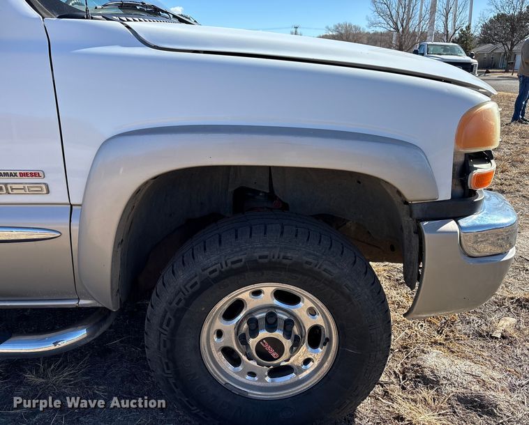 image for item EU4844 2005 GMC Sierra Crew Cab flatbed pickup truck