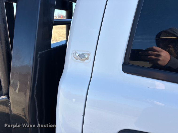 image for item EU4844 2005 GMC Sierra Crew Cab flatbed pickup truck