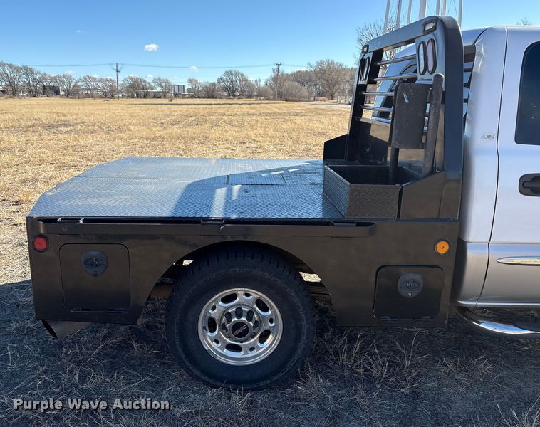 image for item EU4844 2005 GMC Sierra Crew Cab flatbed pickup truck