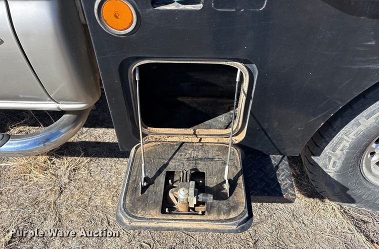 image for item EU4844 2005 GMC Sierra Crew Cab flatbed pickup truck