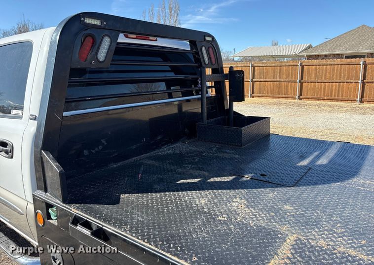 image for item EU4844 2005 GMC Sierra Crew Cab flatbed pickup truck