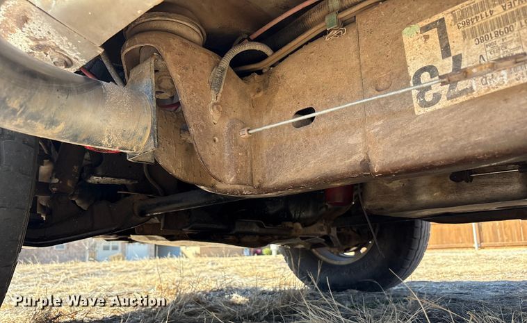 image for item EU4844 2005 GMC Sierra Crew Cab flatbed pickup truck