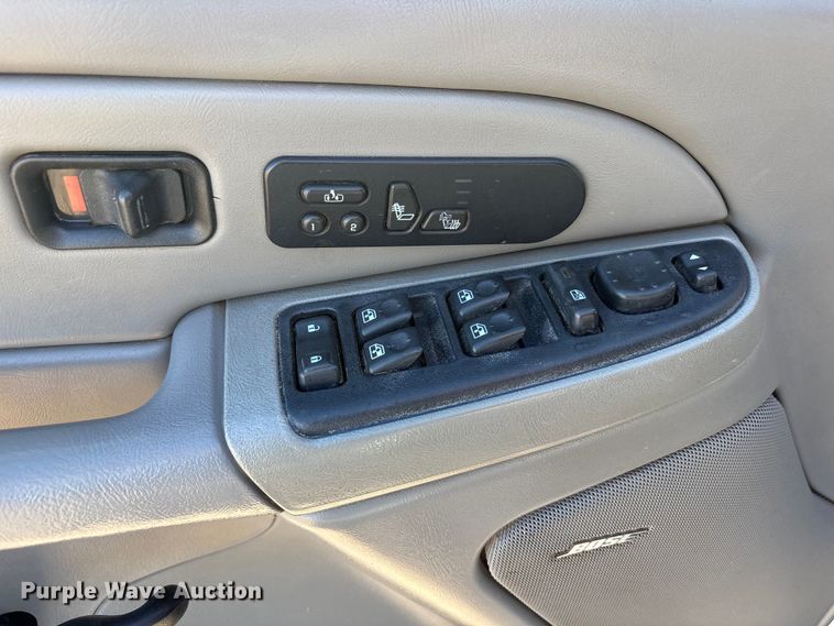 image for item EU4844 2005 GMC Sierra Crew Cab flatbed pickup truck