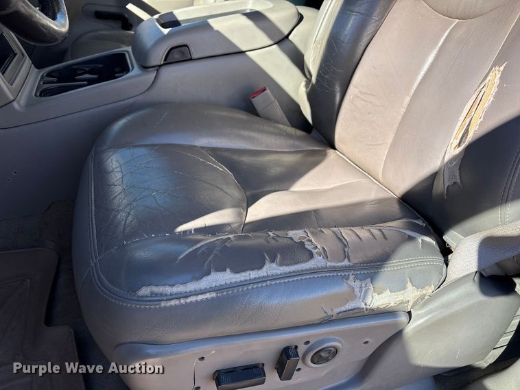 image for item EU4844 2005 GMC Sierra Crew Cab flatbed pickup truck