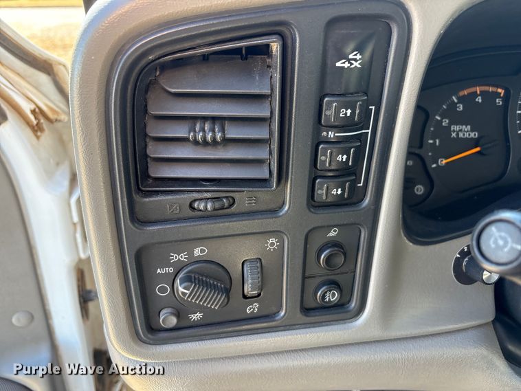 image for item EU4844 2005 GMC Sierra Crew Cab flatbed pickup truck