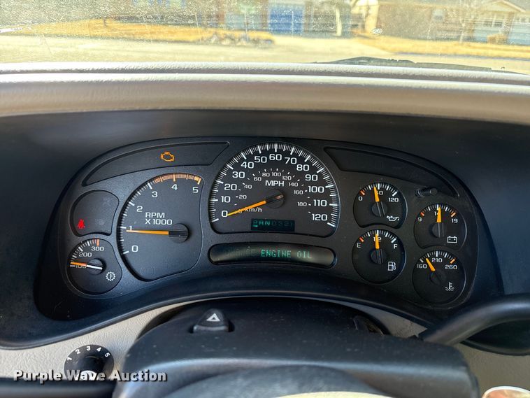 image for item EU4844 2005 GMC Sierra Crew Cab flatbed pickup truck