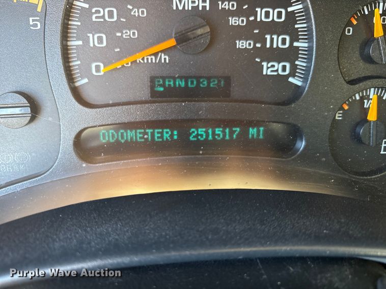 image for item EU4844 2005 GMC Sierra Crew Cab flatbed pickup truck