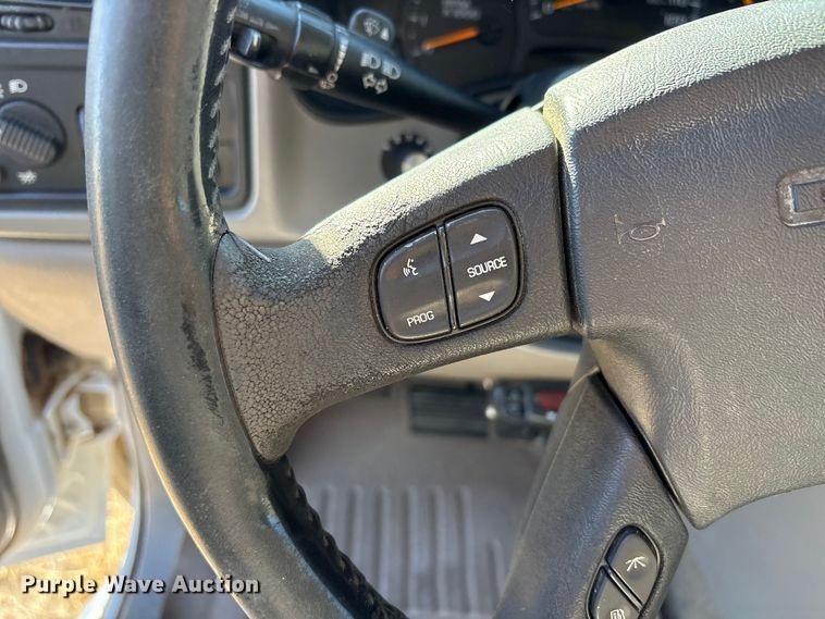 image for item EU4844 2005 GMC Sierra Crew Cab flatbed pickup truck