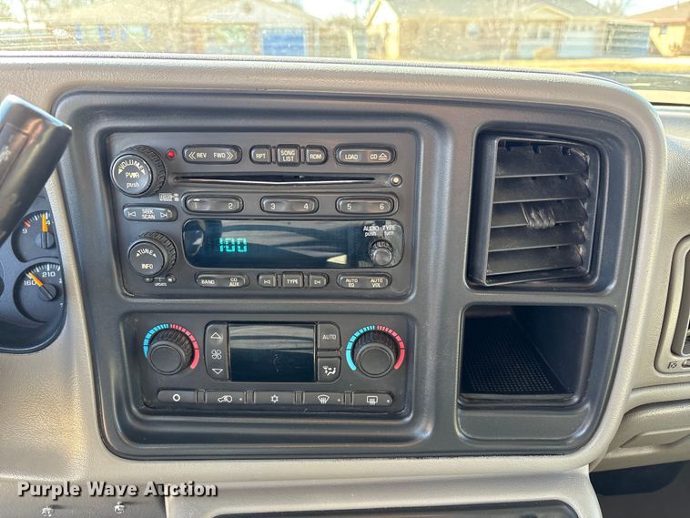 image for item EU4844 2005 GMC Sierra Crew Cab flatbed pickup truck