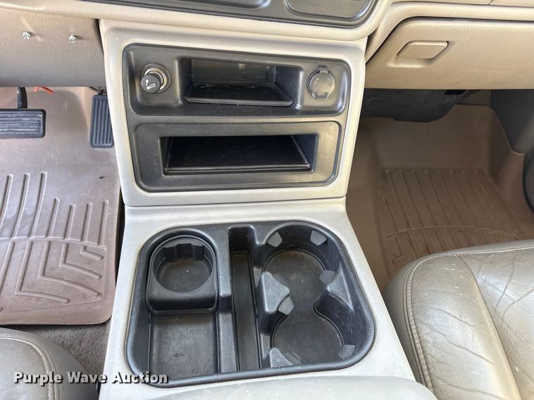 image for item EU4844 2005 GMC Sierra Crew Cab flatbed pickup truck