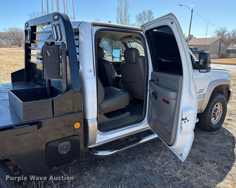 image for item EU4844 2005 GMC Sierra Crew Cab flatbed pickup truck