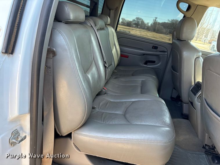 image for item EU4844 2005 GMC Sierra Crew Cab flatbed pickup truck