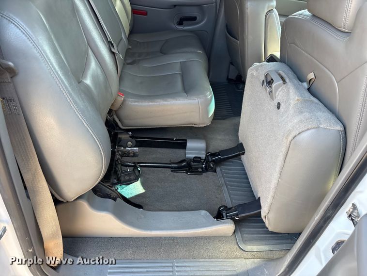 image for item EU4844 2005 GMC Sierra Crew Cab flatbed pickup truck