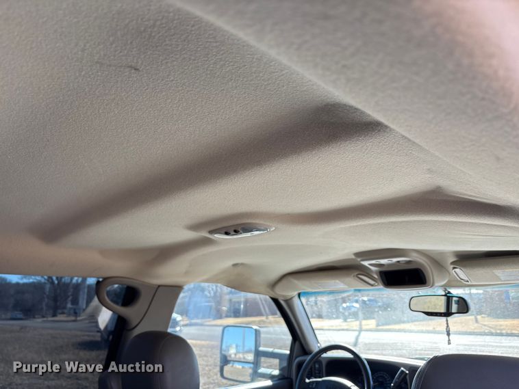 image for item EU4844 2005 GMC Sierra Crew Cab flatbed pickup truck