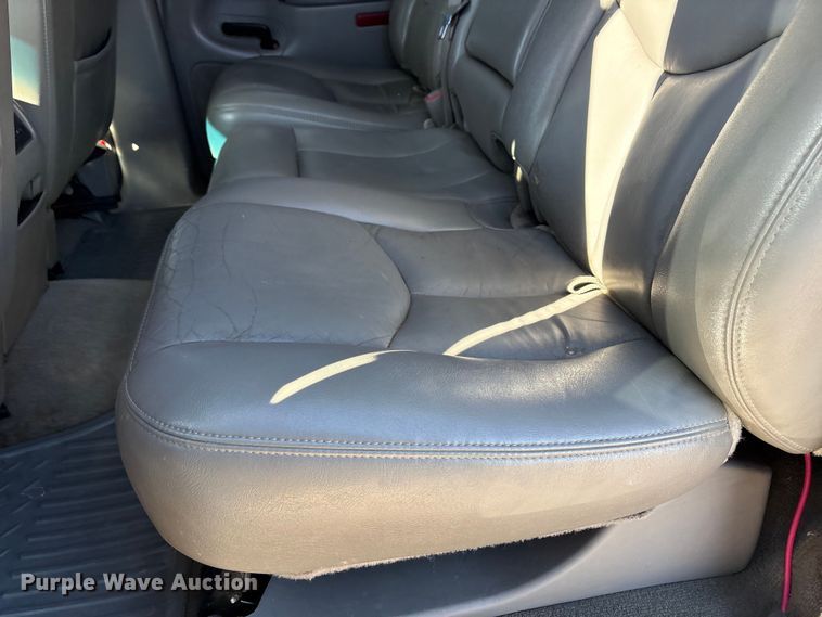 image for item EU4844 2005 GMC Sierra Crew Cab flatbed pickup truck