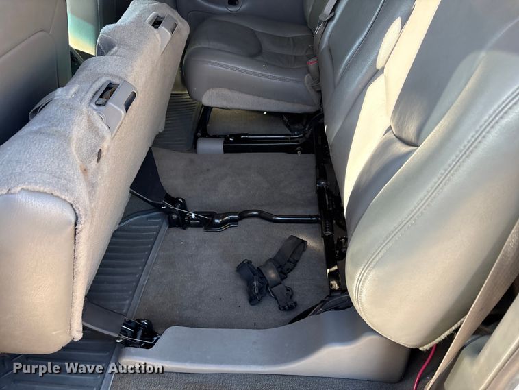 image for item EU4844 2005 GMC Sierra Crew Cab flatbed pickup truck