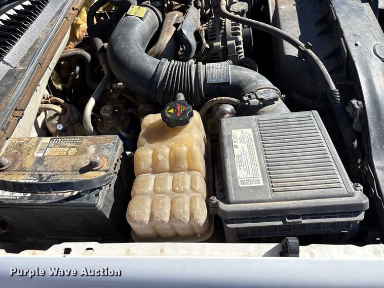 image for item EU4844 2005 GMC Sierra Crew Cab flatbed pickup truck