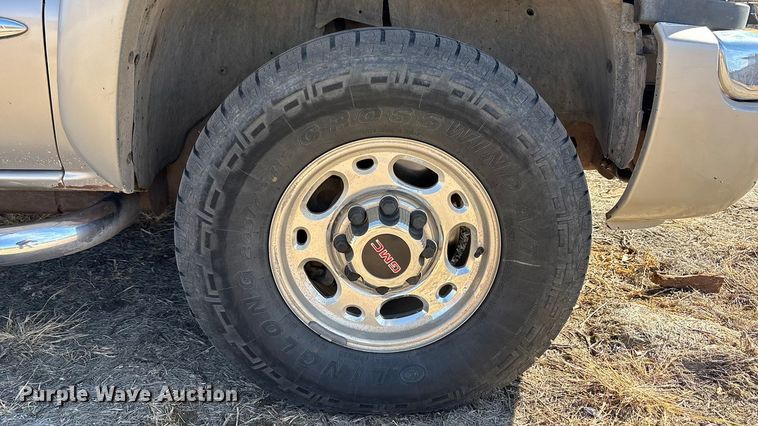 image for item EU4844 2005 GMC Sierra Crew Cab flatbed pickup truck