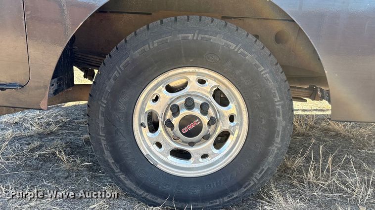 image for item EU4844 2005 GMC Sierra Crew Cab flatbed pickup truck