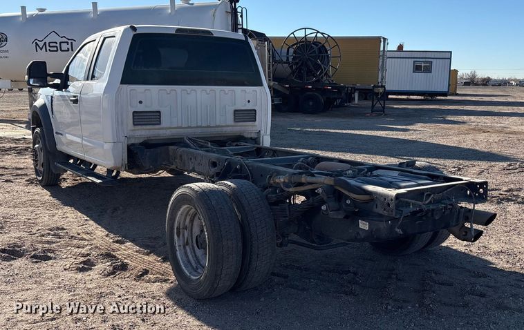 image for item EU4852 2019 Ford F450 Super Duty Crew Cab truck cab and chassis