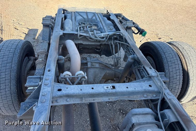 image for item EU4852 2019 Ford F450 Super Duty Crew Cab truck cab and chassis