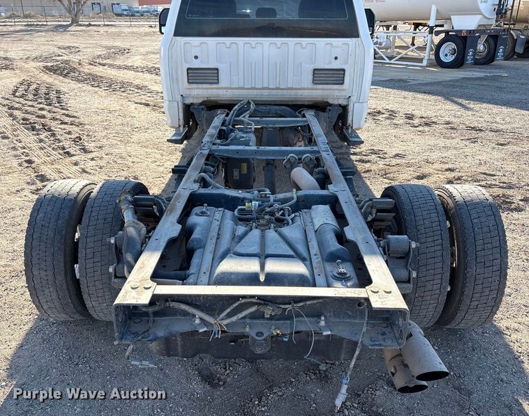 image for item EU4852 2019 Ford F450 Super Duty Crew Cab truck cab and chassis