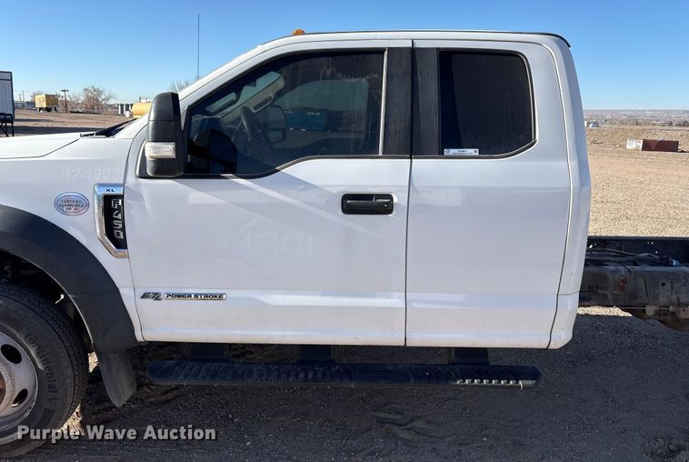 image for item EU4852 2019 Ford F450 Super Duty Crew Cab truck cab and chassis