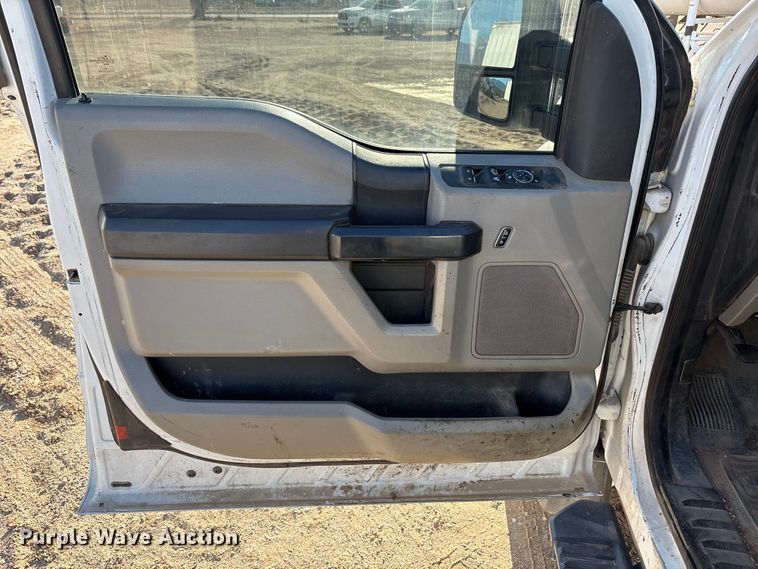 image for item EU4852 2019 Ford F450 Super Duty Crew Cab truck cab and chassis