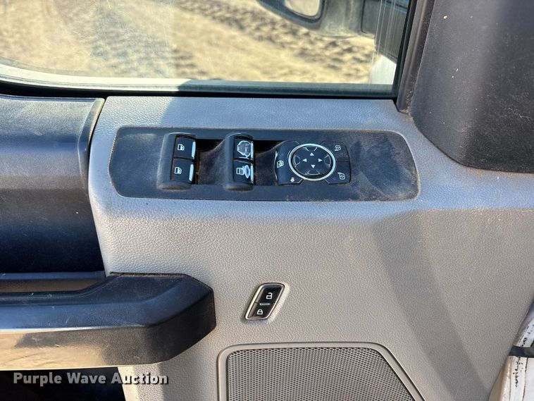 image for item EU4852 2019 Ford F450 Super Duty Crew Cab truck cab and chassis