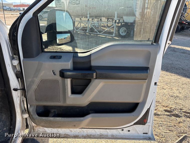 image for item EU4852 2019 Ford F450 Super Duty Crew Cab truck cab and chassis