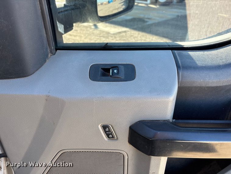 image for item EU4852 2019 Ford F450 Super Duty Crew Cab truck cab and chassis